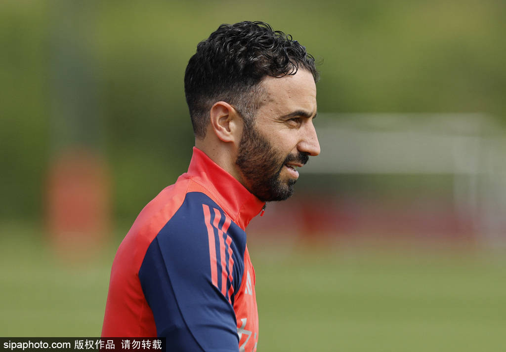 釜底抽薪！巴黎7年长约锁死坎波斯，曼联重建希望再遭重创！