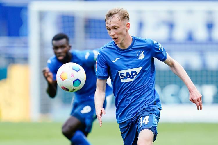 德甲榜首级对决！勒沃库森主场迎战霍芬海姆，争冠热门能否巩固领跑优势？